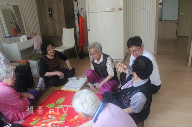   성태규 시의원 후보 노인정 방문 지지호소