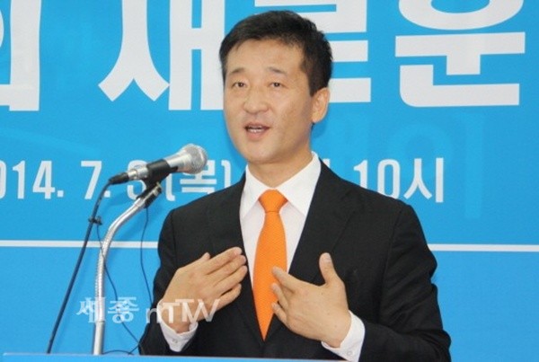 최명길 MBC 전 부국장(위 사진은 출마 기자회견때 모습)