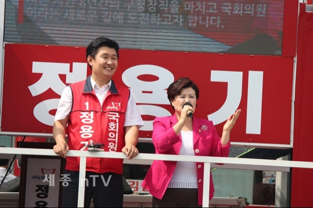  신탄진 고향을 찾아서 지원유세하는 박윤옥 의원