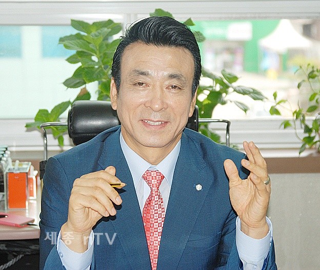      이두원 인성협동조합 이사장 (교육학박사)