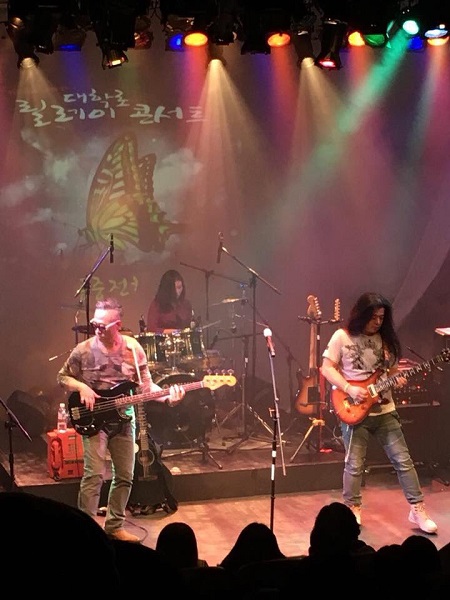 공중전화 공연 장면